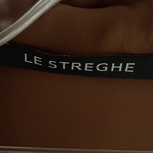 Le Streghe front button down blouse with long sleeves. - Picture 3 of 7